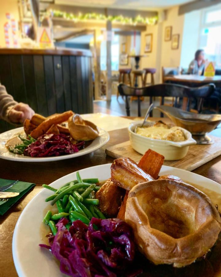 The Coach And Horses Inn Chepstow Εξωτερικό φωτογραφία