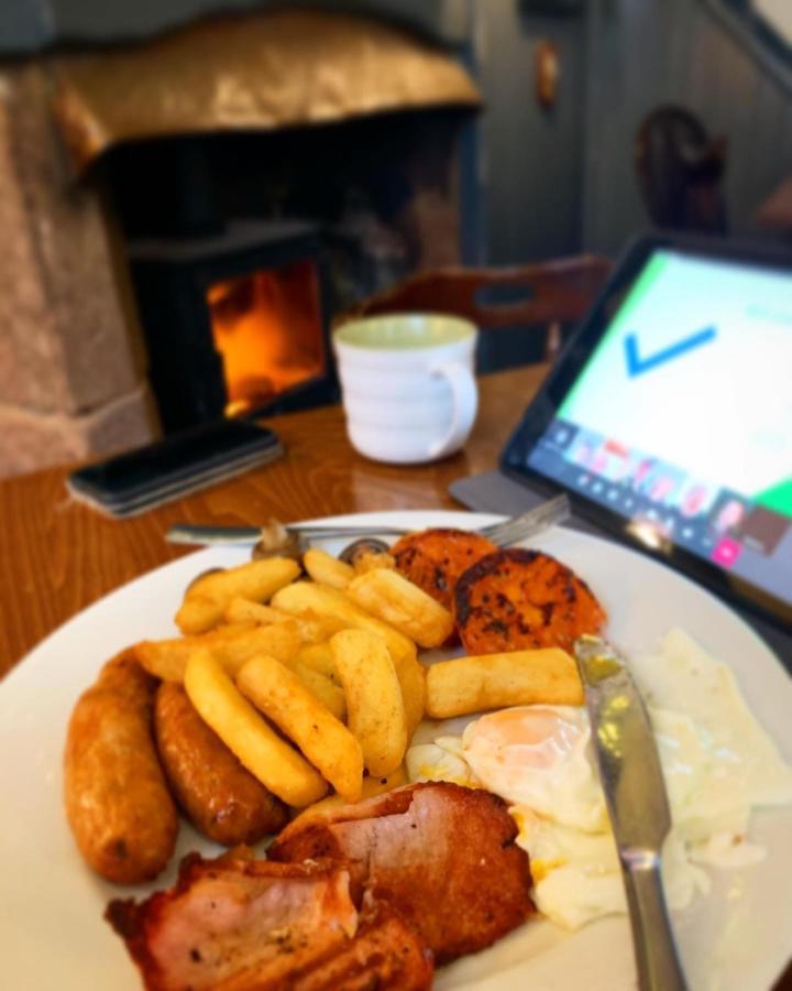 The Coach And Horses Inn Chepstow Εξωτερικό φωτογραφία