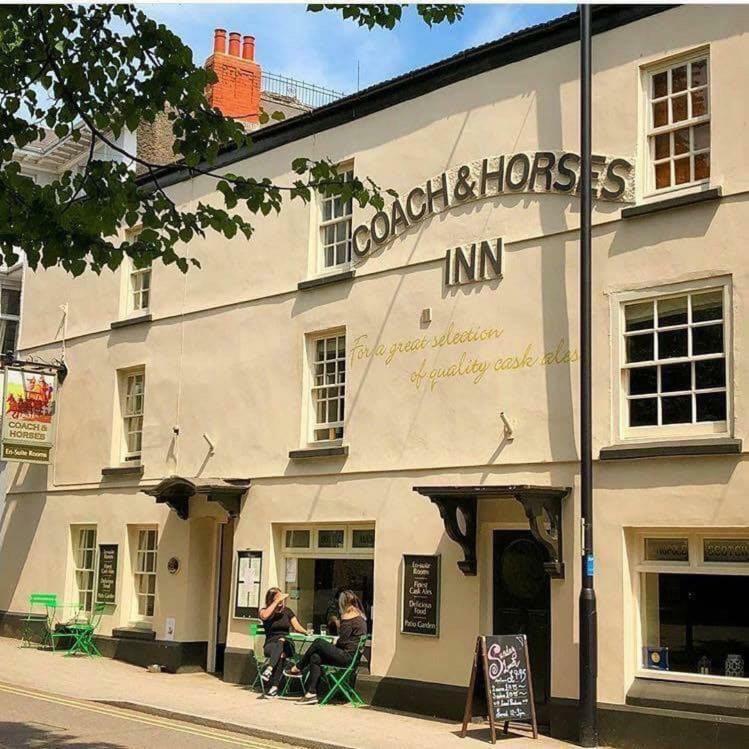 The Coach And Horses Inn Chepstow Εξωτερικό φωτογραφία