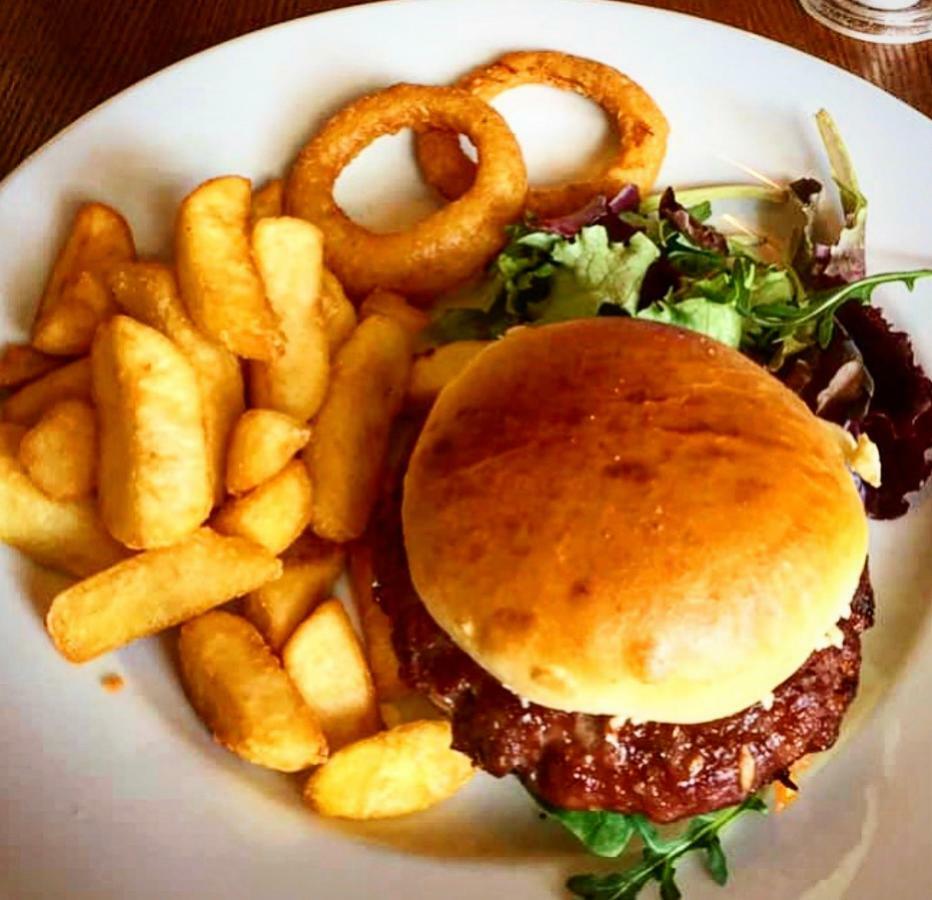 The Coach And Horses Inn Chepstow Εξωτερικό φωτογραφία